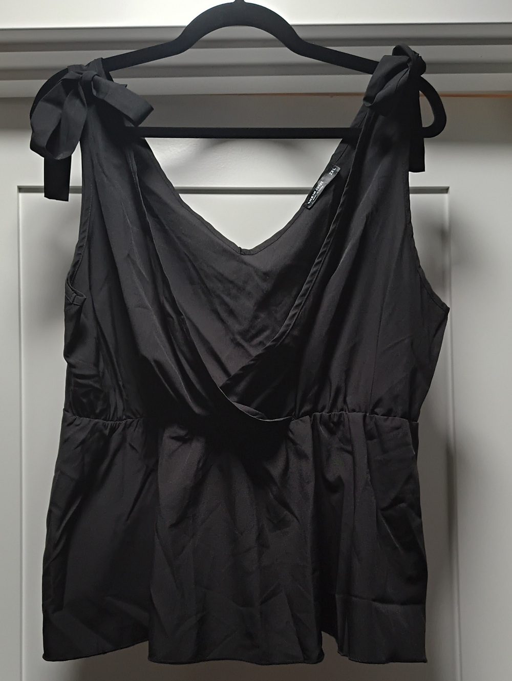 SHEIN Black Tie-Shoulder V-Neck Peplum Tank Top